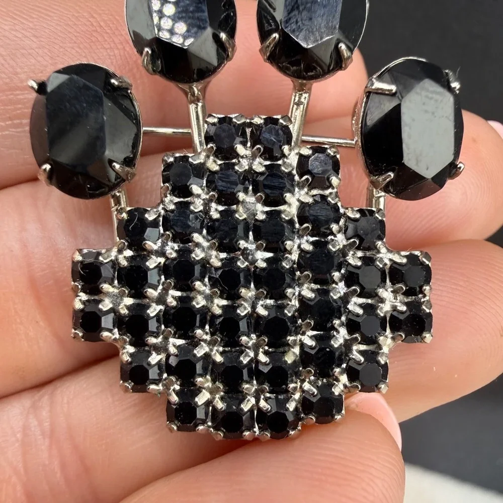 Vintage Dorothy Bauer Paw Print Brooch Dog‎ Silver Tone Black Rhinestone Signed